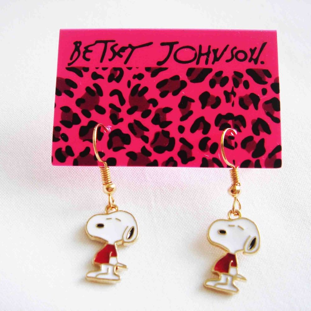 SNOOPY DOG WITH RED T-SHIRT EARRINGS